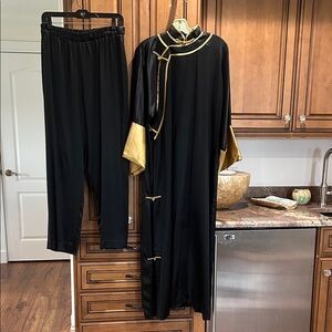 Luxurious Black and Gold Women's silk Kimono Set vintage.